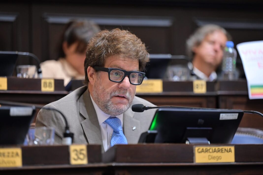 El diputado bonaerense del bloque UCR + Cambio Federal, Diego Garciarena, presiona para llevar al recinto el proyecto de libre disponibilidad de los fondos para los municipios.