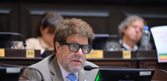 El diputado bonaerense del bloque UCR + Cambio Federal, Diego Garciarena, presiona para llevar al recinto el proyecto de libre disponibilidad de los fondos para los municipios.