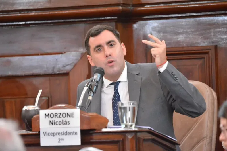 El concejal platense Nicolás Morzone cuestionó la utilización del Pasaje Dardo Rocha para el lanzamiento de MDF Salud y anticipó una iniciativa para regular el uso partidario de edificios públicos.