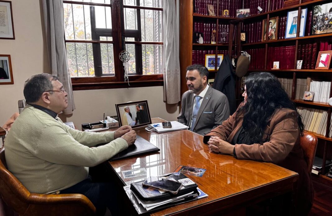 Fabián Luayza se reunió con el Obispo de Quilmes, tras el duro discurso del Arzobispo de Buenos Aires que alertó por la lejanía de la dirigencia política del pueblo.