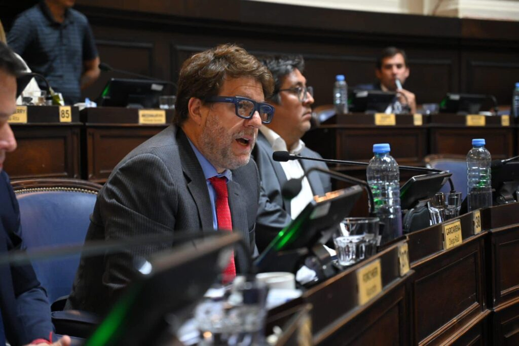 El jefe de la bancada de la UCR + Cambio Federal, Diego Garciarena, presionó para que comience el tratamiento de los proyectos sobre ludopatía infantil. 