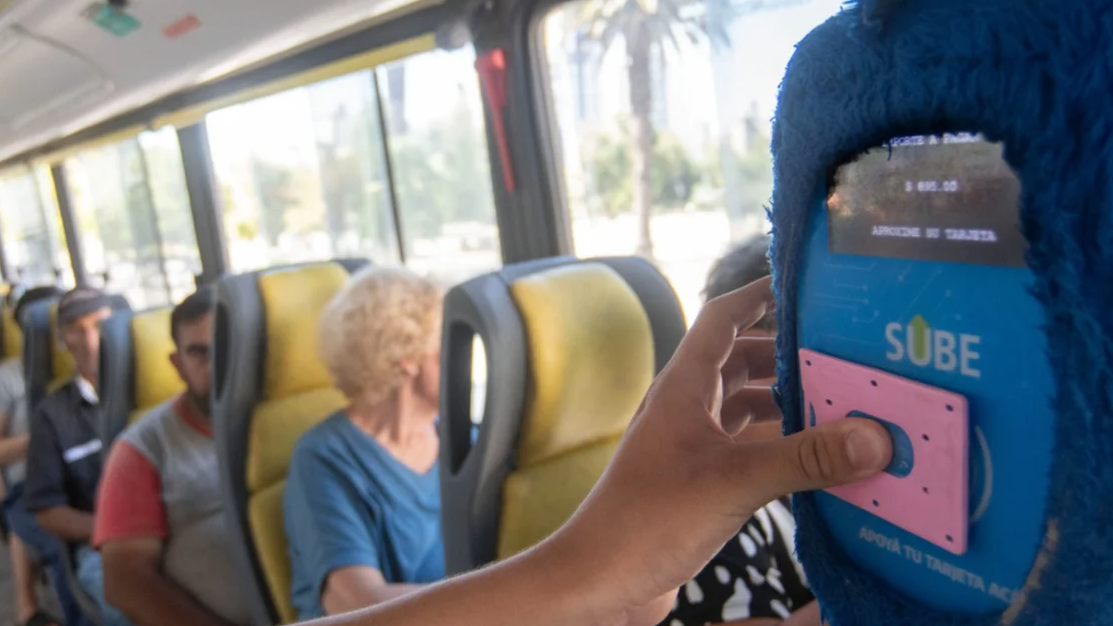 Junio comenzó con aumentos en el transporte público, las tarifas de energía, el agua, los peajes, la VTV y más. Repasá uno por uno.