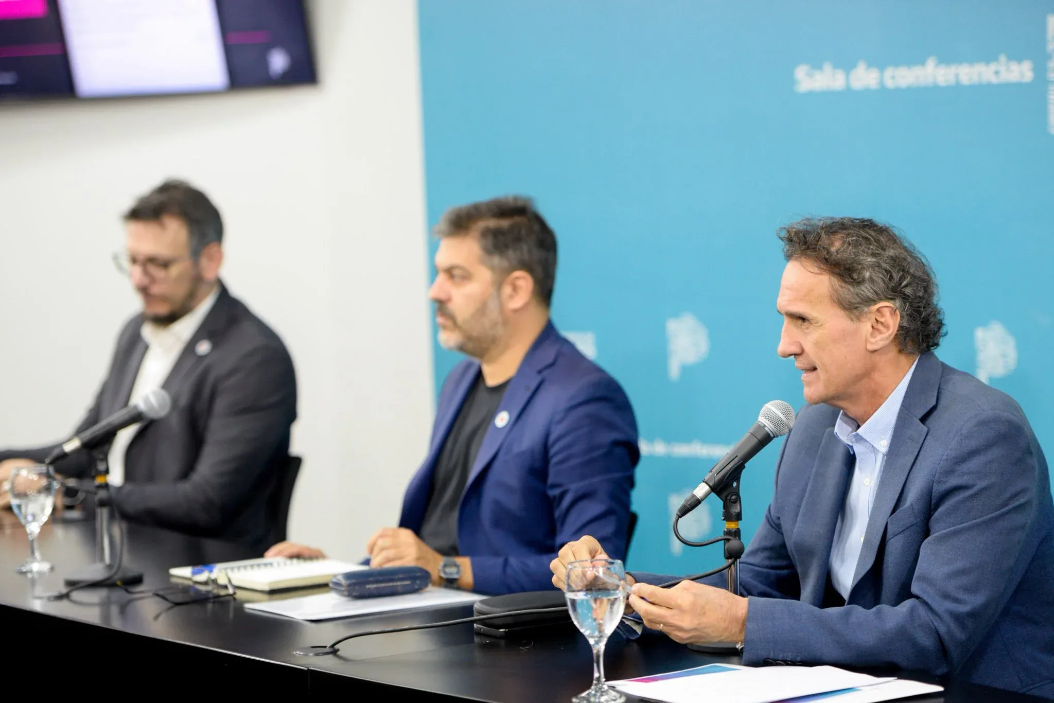 El Gobierno bonaerense recibió un nuevo revés de Milei y analiza acudir a la Justicia para lograr quedarse con la concesión de las rutas nacionales que atraviesan la provincia de Buenos Aires. 