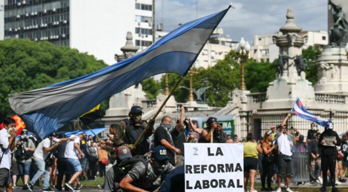 El Gobierno reglamentó la reforma laboral: los cambios en sindicatos, sueldos e indemnizaciones Con la firma de Javier Milei y Federico Sturzenegger, el Gobierno reglamentó la reforma laboral que avanza sobre sindicatos, sueldos e indemnizaciones.