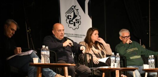 Diputados y senadores bonaerenses de todos los bloques se reunieron en Bahía Blanca con comerciantes y empresarios afectados por el temporal de 2023 y la inundación de 2025.