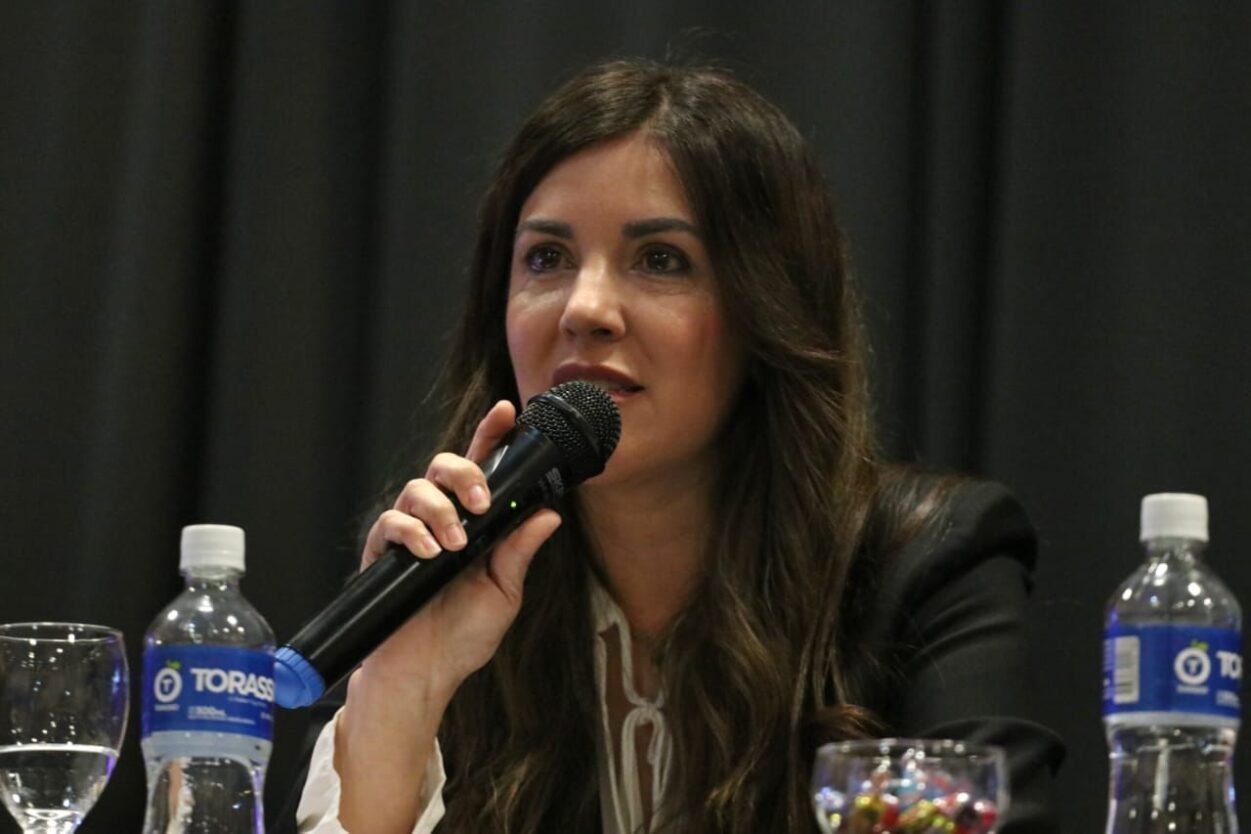 Natalia Blanco busca aliviar las cuentas de los bonaerenses endeudados con tarjetas de crédito. 