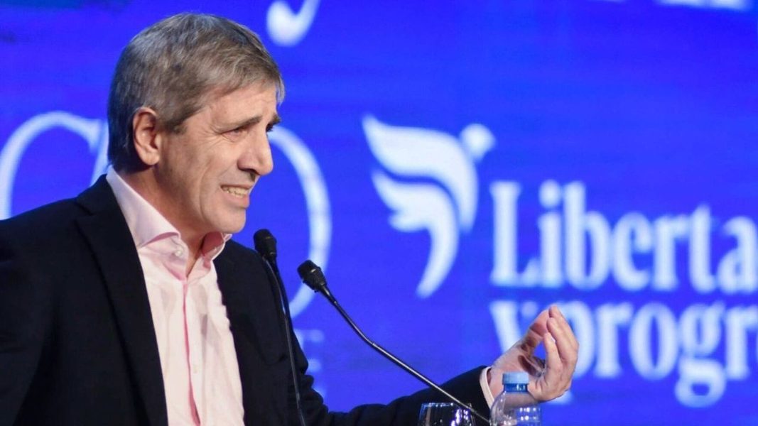 El ministro de Economía, Luis Caputo relativizó una eventual candidatura presidencial de Kicillof y defendió a la gestión de Javier Milei.