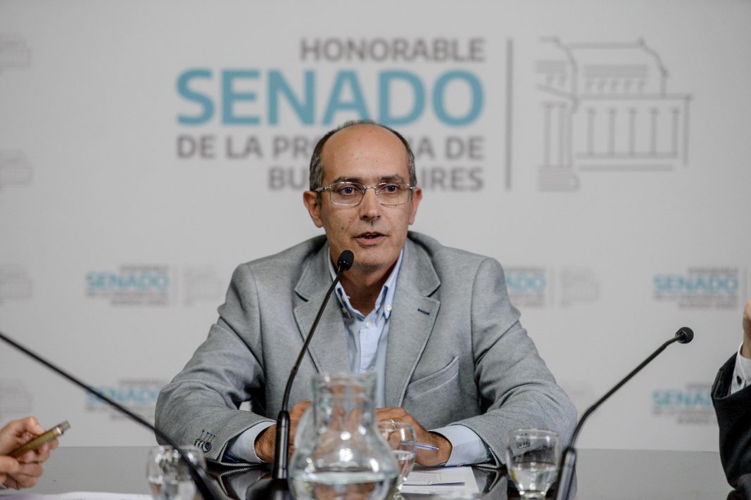 Con el eje puesto en la actividad de los puertos y la situación del transporte de pasajeros, Marcos Pisano encabezó la reunión de una comisión clave del Senado bonaerense.