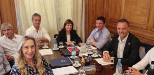 La mesa política del Gobierno evalúa alternativas para la reforma electoral, con la premisa de que sus aliados no acompañarán la eliminación de las PASO.