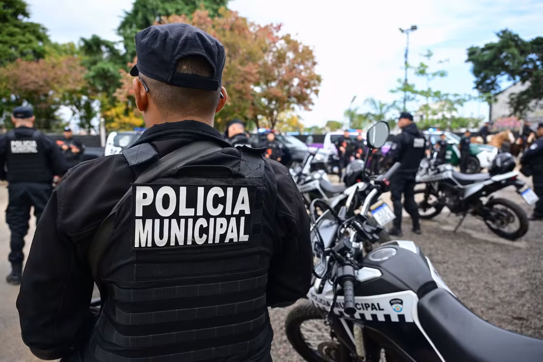 El diputado de Derecha Popular, Juan Esper, sumó una iniciativa opositora de Policía Municipal al debate abierto en la Legislatura bonaerense.