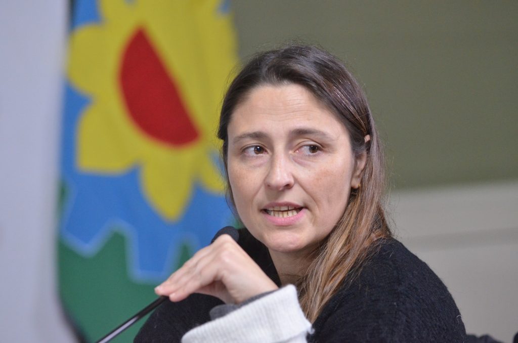La comisión de Industria y Minería, encabezada por el senador Vargas, recibió la visita de la funcionaria bonaerense Mariela Inés Bembi.