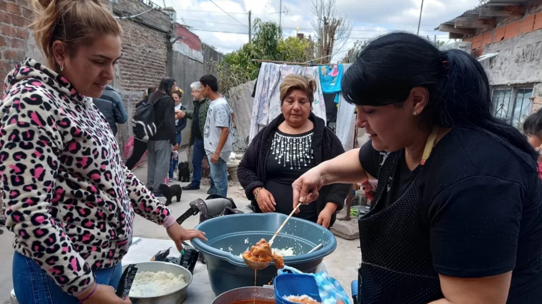 Una encuesta de Libres del Sur y ISEPCI arrojó en las últimas horas que el 77% de las familias bonaerenses resignó alimentos por el ajuste del Gobierno nacional de Javier Milei.