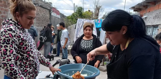 Una encuesta de Libres del Sur y ISEPCI arrojó en las últimas horas que el 77% de las familias bonaerenses resignó alimentos por el ajuste del Gobierno nacional de Javier Milei.
