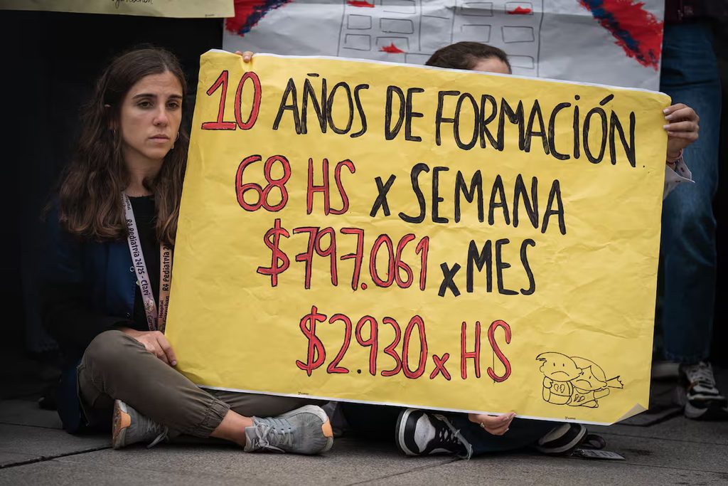 Salarios insuficientes, condiciones de trabajo precarias, períodos más largos de formación y una importante carga asistencial: los problemas que atraviesan los residentes y trabajadores de Pediatría en toda la provincia de Buenos Aires. 