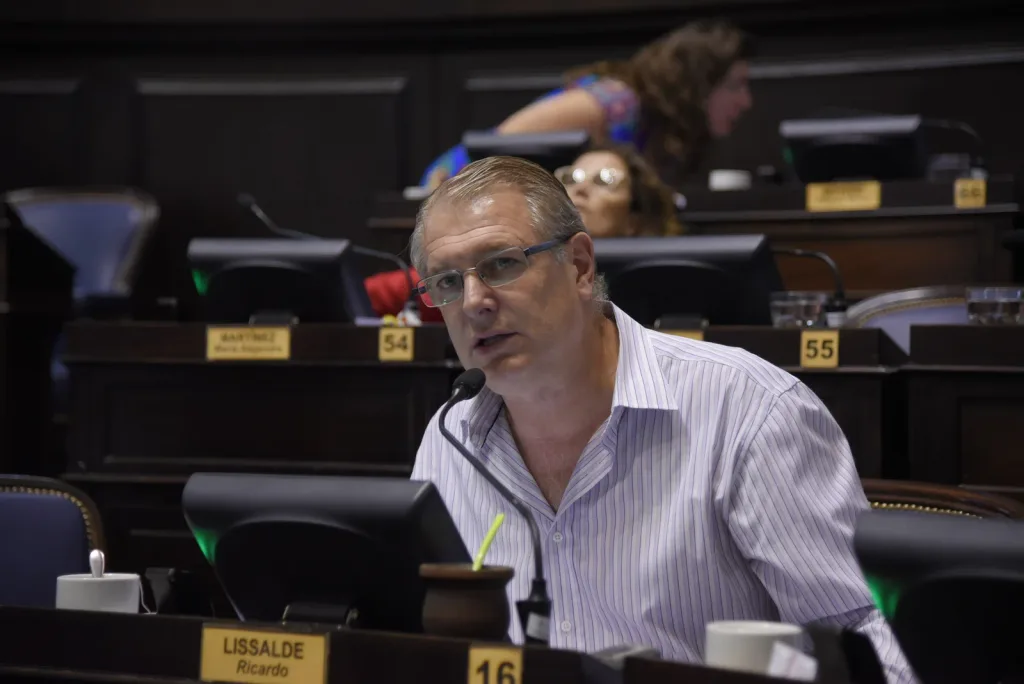 El legislador de Fuerza Patria, Ricardo Lissalde solicitó que la Cámara de Diputados bonaerense acompañe una declaración vinculada a la situación que atraviesa la principal cementera del país.
