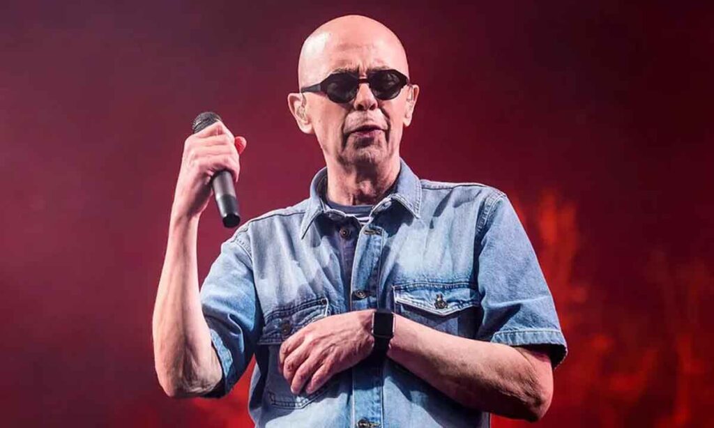 A pesar de su amplia trayectoria musical, el Indio Solari nunca fue reconocido por la Legislatura bonaerense.