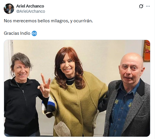El camporista Ariel Archanco despidió al Indio Solari con la última foto que se sacó con Cristina Kirchner. 