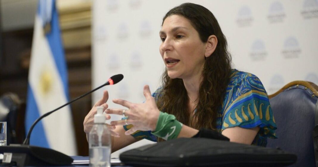 La senadora oficialista Mónica Macha repudió el proyecto que promueve Carolina Losada sobre 