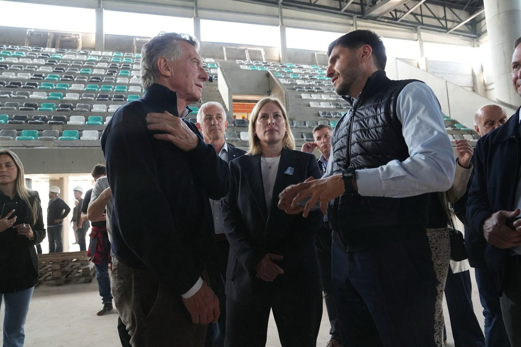 El ex presidente y fundador del PRO, Mauricio Macri, desembarcó este viernes en Santa Fe donde recorrió obras y respaldó la gestión del gobernador Maximiliano Pullaro. 