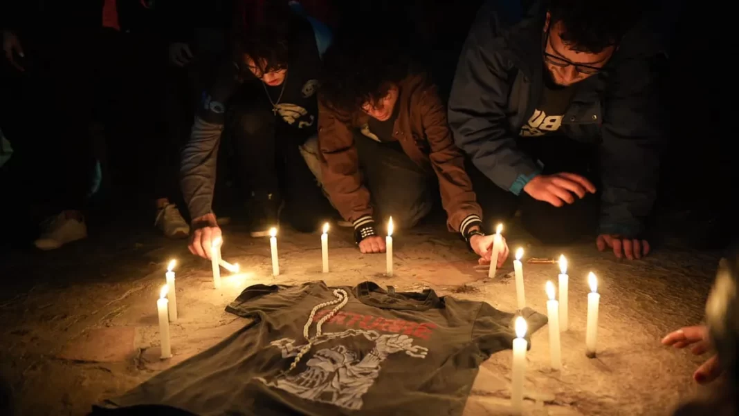 La Municipalidad de La Plata decretó tres días de duelo por la muerte del Indio Solari. Uno por uno, los homenajes que distintas artistas y fanáticos le rendirán al ícono del rock nacional.