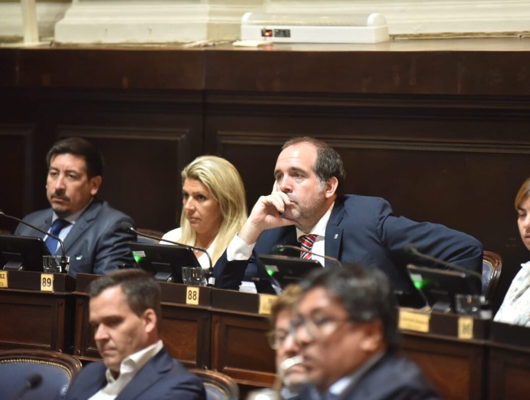 El diputado, Luciano Bugallo, trazó un duro diagnóstico sobre el funcionamiento de la Legislatura bonaerense.