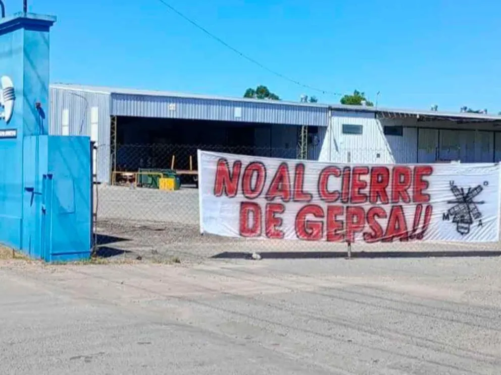 Cerró GEPSA en Pilar y 80 familias quedaron en la calle. 