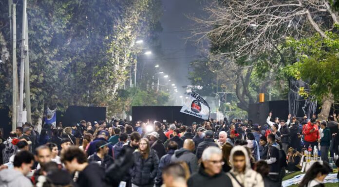 El último adiós al Indio Solari: fanáticos ya copan el Parque Domínico de Avellaneda El Indio Solari será velado este domingo, a partir de las 11:00 horas, en el predio Parque Domínico, ubicado en la zona sur del conurbano bonaerense. Todos los detalles.