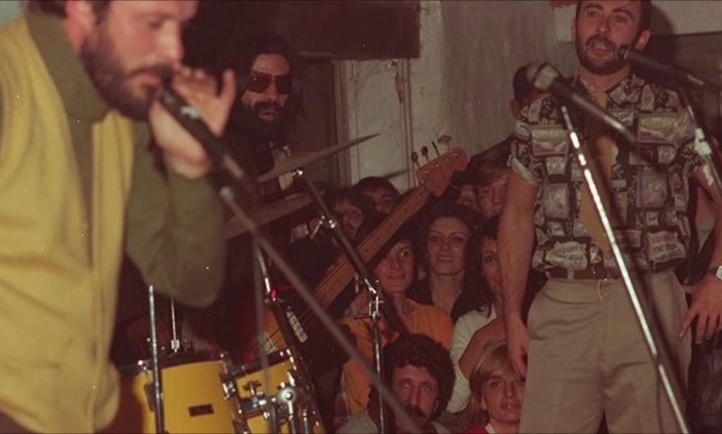 El Indio Solari en la década del 80. Cuando los recitales de los Redondos combinaban temas de rock con monólogos de poesía.