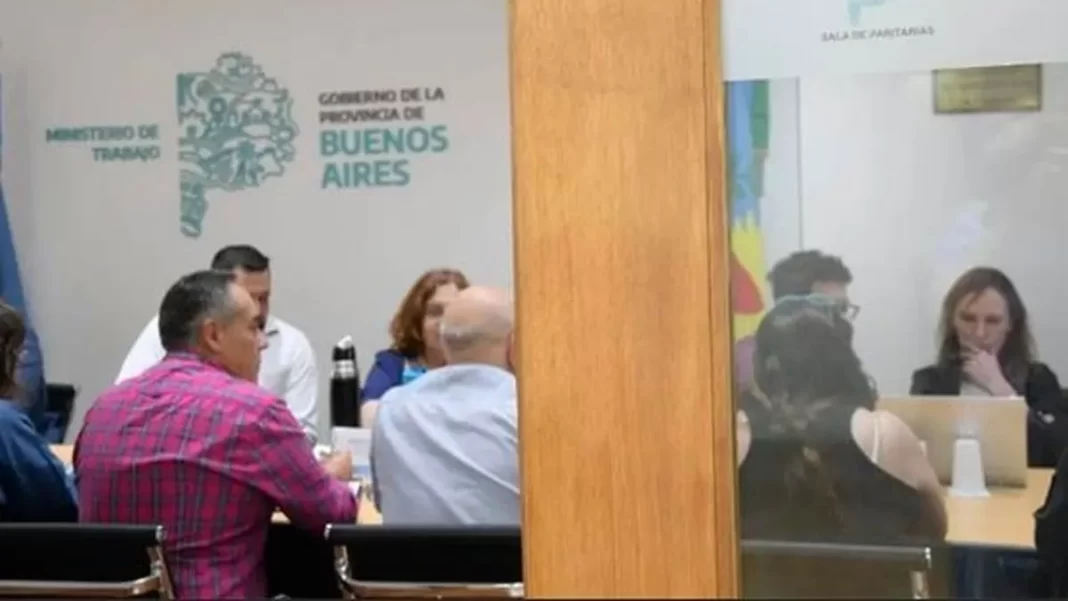 El Gobierno de la Provincia convocó a docentes y estatales bonaerenses a una reunión paritaria para debatir los próximos aumentos salariales.