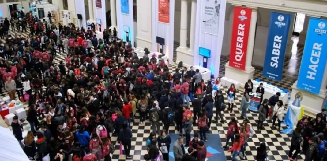 La Universidad Católica de La Plata lleva a cabo una nueva edición de la expo UCALP en el Pasaje Dardo Rocha. Conocé el cronograma de actividades y charlas.