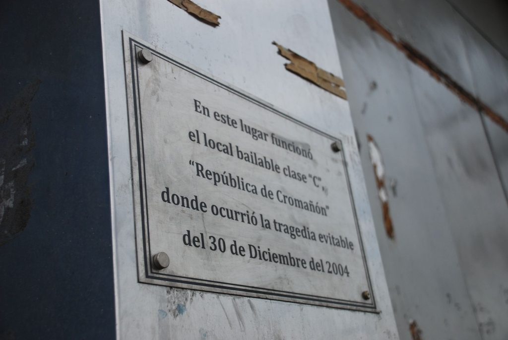 El proyecto de Fuerza Patria contempla la creación de espacios de memoria y conmemoración para preservar el recuerdo y la memoria colectiva de las víctimas.
