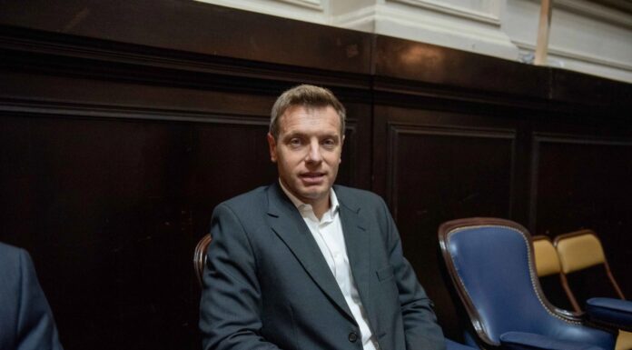Mateucci estalló por la suspensión del debate del IOMA: “Manejan la Legislatura como si fuera su casa” El diputado de Espacio Abierto-Hechos, Ignacio Mateucci, lanzó duras críticas contra el oficialismo por la suspensión de la sesión por la crisis del IOMA.