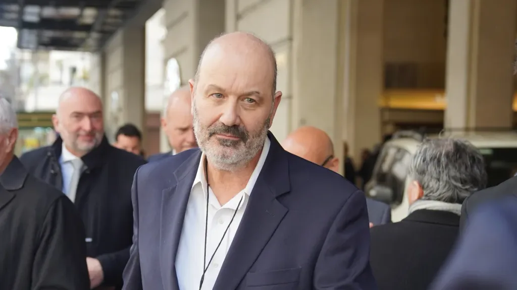 Pese a la polémica por sus declaraciones, gran parte de la formación académica y de la vida personal de Sturzenegger transcurrió en la capital bonaerense.