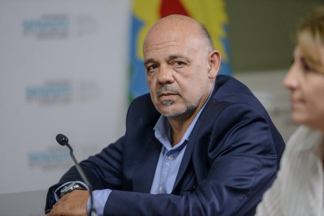 El senador de La Libertad Avanza, Carlos Curestis, presentó un pedido de informes para que Axel Kicillof dé explicaciones sobre la deuda pública bonaerense.