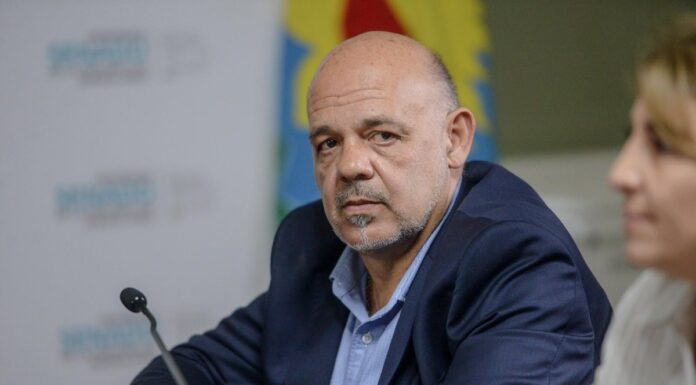 Previo al arribo de Kicillof a la Corte, libertarios piden informes por las deudas de Provincia El senador de La Libertad Avanza, Carlos Curestis, presentó un pedido de informes para que Axel Kicillof dé explicaciones sobre la deuda pública bonaerense.