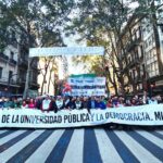 Las universidades aceptaron el 21% de aumento salarial que ofreció el Gobierno, pero no retirarán la demanda judicial Los docentes universitarios aceptaron el 24% de aumento en dos tramos que ofreció el Gobierno, pero no retirarán la demanda judicial por la Ley de Financiamiento.