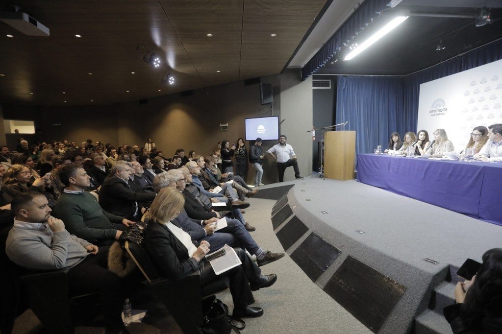 Zona Fría: un puñado de jefes comunales bonaerenses preparan un "frazadazo" para presionar al Senado, contra el "achique" del beneficio impositivo.