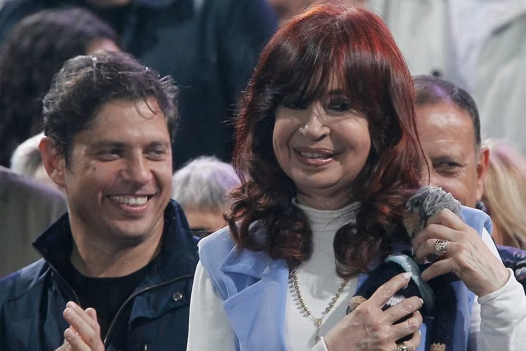 Axel Kicillof compartió un extenso posteo en redes sociales donde cuestiona el fallo judicial que mantiene presa a Cristina Kirchner hace casi 365 días. 