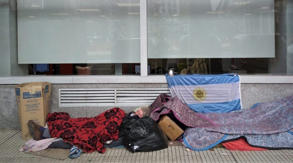 El senador bonaerense de Hechos - UCR Identidad busca crear un sistema que proteja a las personas en situación de calle de las olas de frío y los calores extremos. 