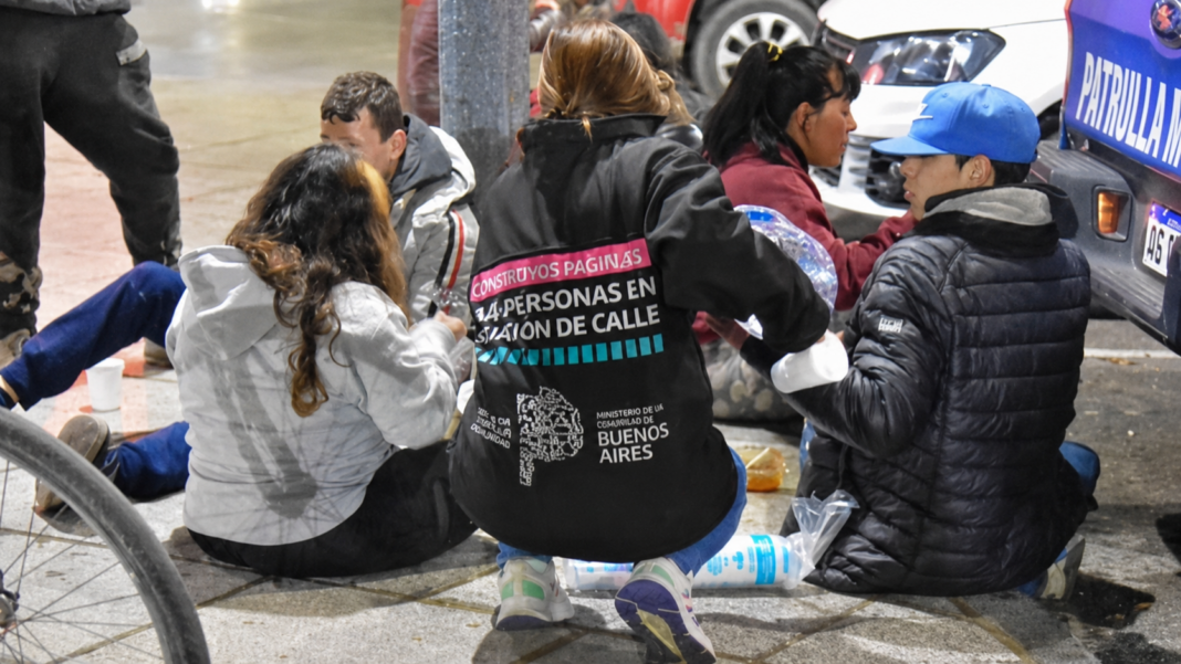 El senador de Hechos - UCR Identidad, Marcelo Leguizamón, propone crear un sistema de contingencia para personas en situación de calle ante olas de frío y calor extremo.