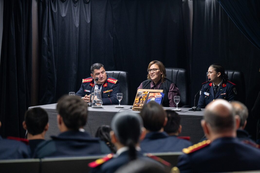 La diputada de la UCR – Unión Cívica Radical, encabezó una jornada de reconocimiento a los cuerpos de bomberos voluntarios de la provincia de Buenos Aires.