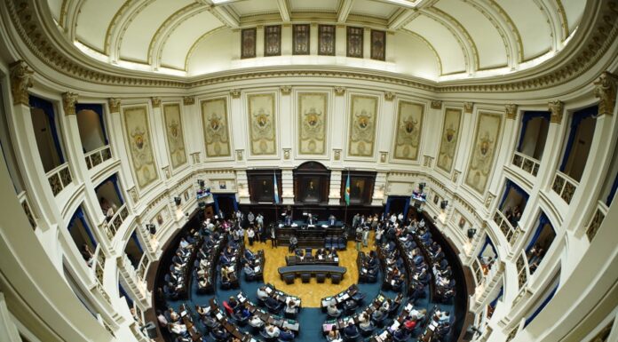 Diputados: la oposición hace números para forzar la sesión especial por la crisis del IOMA La Cámara de Diputados bonaerense sesionará este jueves. La especial del IOMA pedida por la oposición está virtualmente caída, y la ordinaria, sin temario.