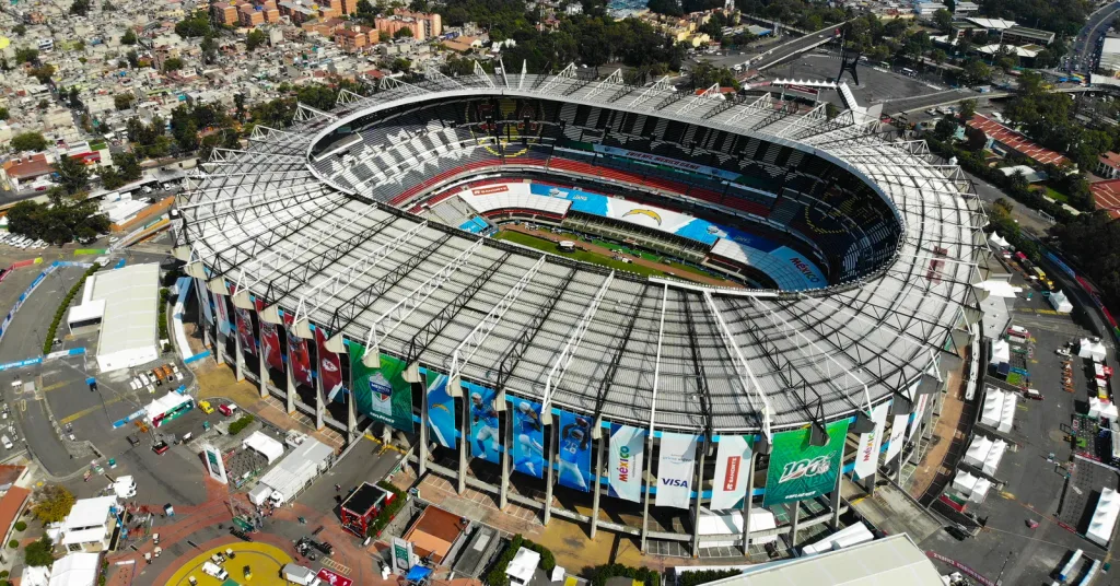 El Estadio Azteca, lugar donde México y Sudáfrica iniciarán el Mundial 2026. El principal evento deportivo del planeta casi hace caer la sesión del IOMA.