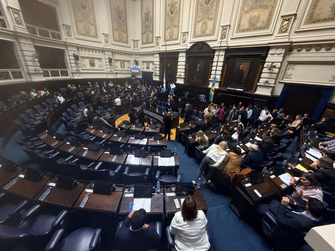 La oposición de Diputados logró el quórum para sesionar por la crisis del IOMA, pero el peronismo logró frenar la sanción de los proyectos.