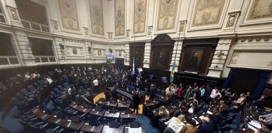 La oposición de Diputados logró el quórum para sesionar por la crisis del IOMA, pero el peronismo logró frenar la sanción de los proyectos.