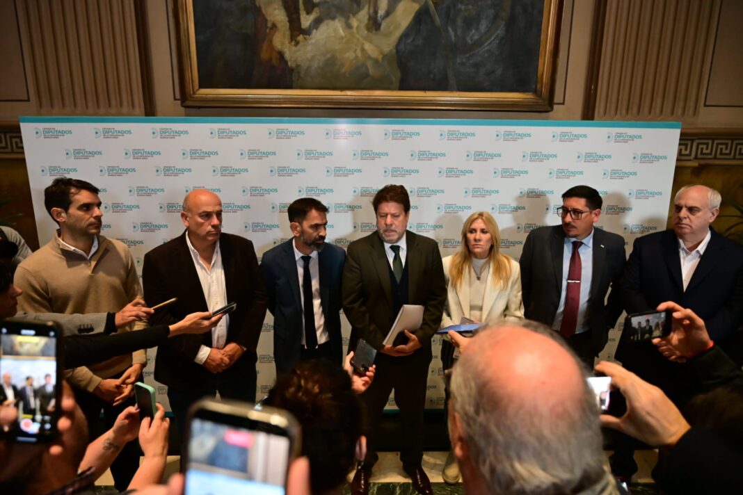 Los diputados bonaerenses de la oposición realizaron una conferencia de prensa tras la sesión especial express del IOMA. Hubo promesas de unidad contra Kicillof.