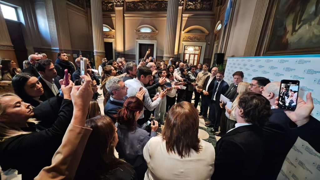 La oposición, unida. Una de las imágenes que dejó la jornada legislativa de este jueves.