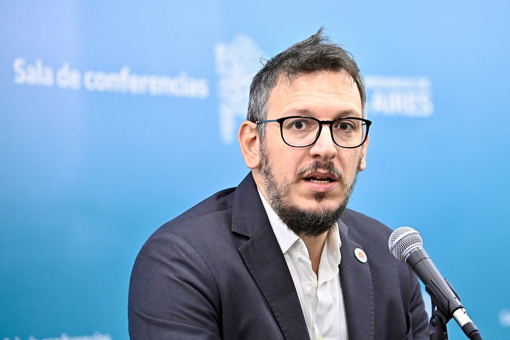 El presidente del Banco Provincia, Juan Cuattromo, se hizo presente en la reunión para detallar el plan de desendeudamiento a los estatales bonaerenses.