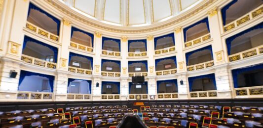 Desde hace casi 26 años la Legislatura bonaerense no recibe a un funcionario en medio de una sesión. La historia de las interpelaciones en la provincia.