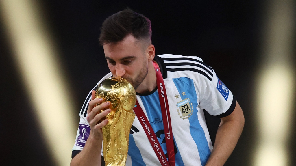 Nicolás Tagliafico fue uno de los 26 campeones del mundo en Qatar 2022 e integra el plantel que jugará a partir del martes el Mundial en México, Estados Unidos y Canadá.